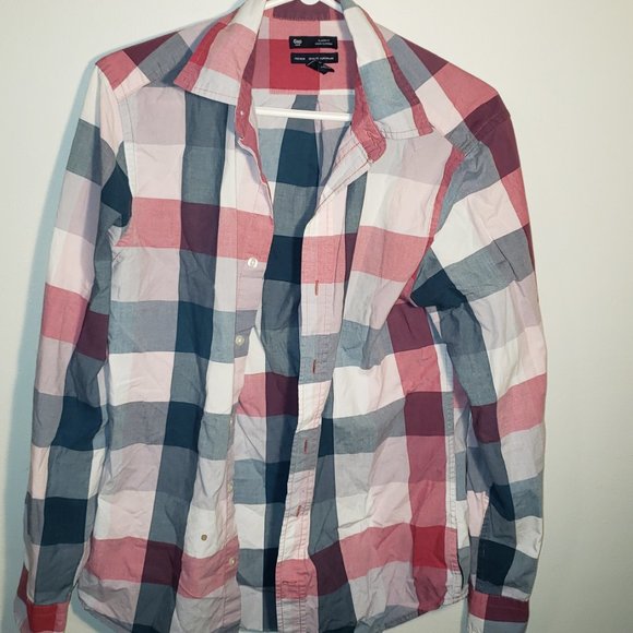 Stylish Slim Fit Men's Shirts - Vancouver - $10 - Picture 7 of 8